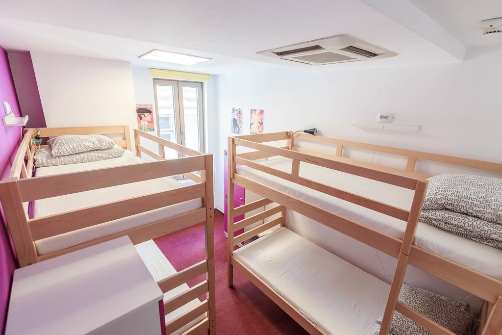 Pura Vida Sky Bar & Hostel Бухарест Номер фото