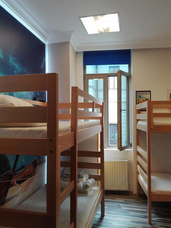 Pura Vida Sky Bar & Hostel Бухарест Екстер'єр фото
